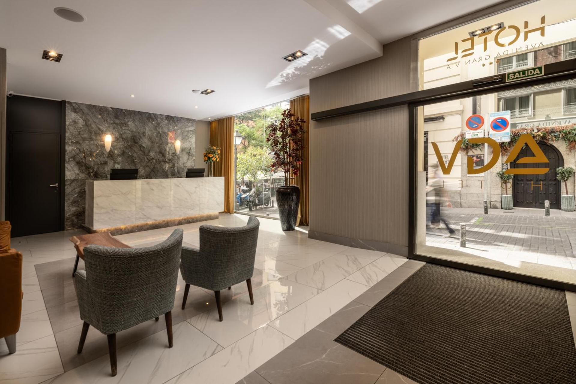 Hotel Avenida Gran Via Madrid Bagian luar foto